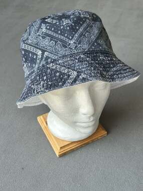 American Eagle Black and White Bandana Print Bucket Hat H194